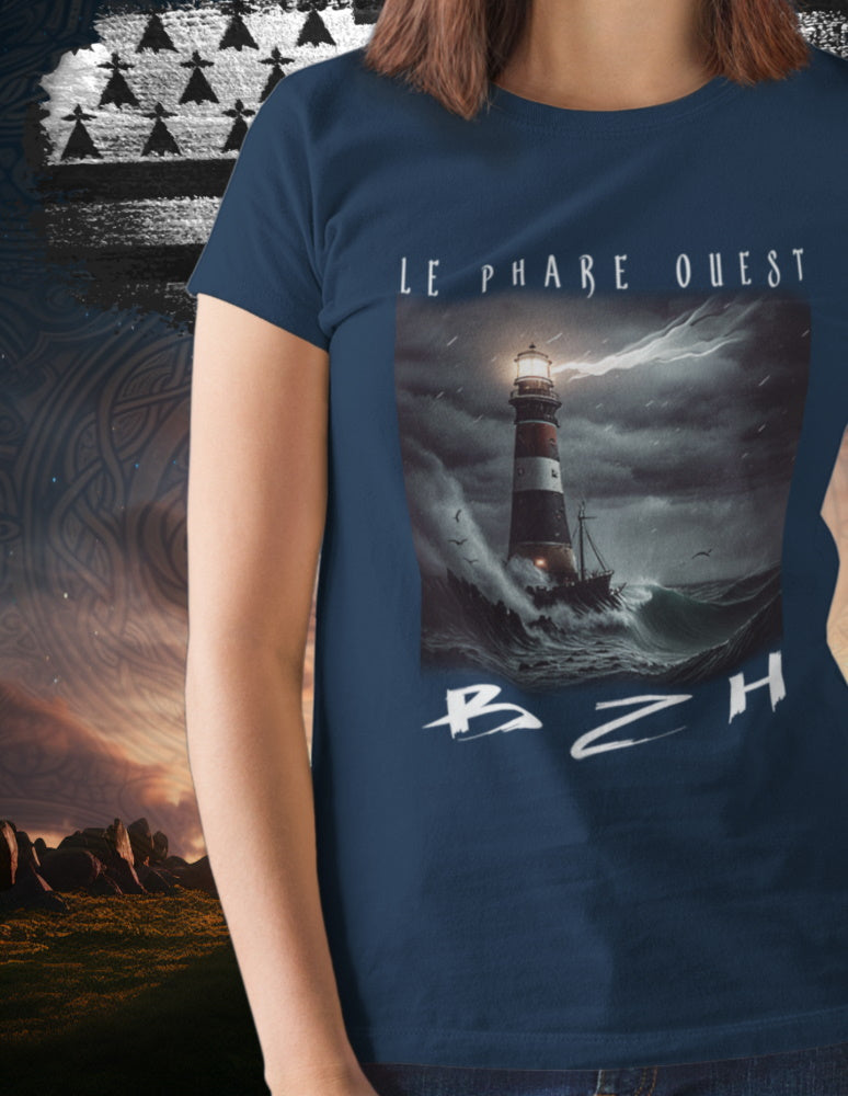 T-shirt Bretagne : le phare ouest dans la tempête bretonne